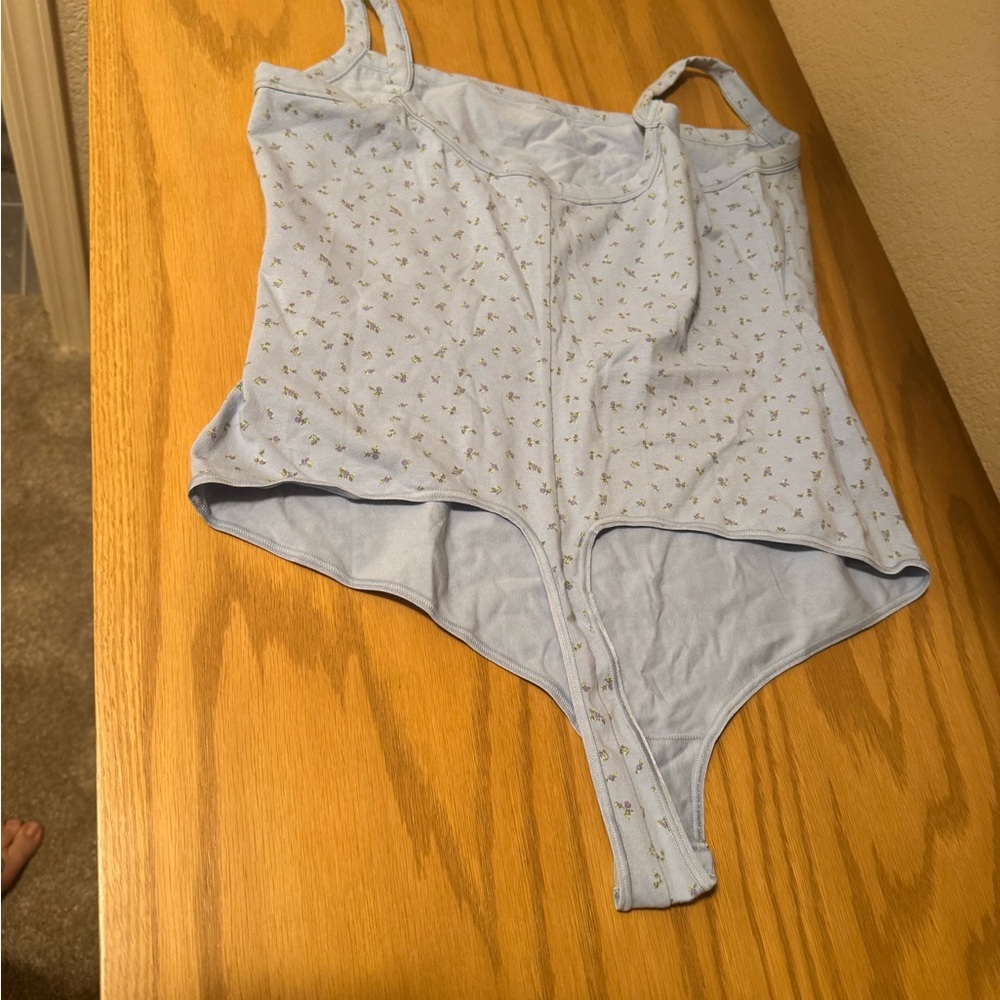 Skims Cotton Jersey Scoop Neck Bodysuit Color Powder Blue Micro Floral - Picture 2 of 4